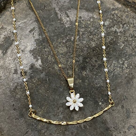 NEW FP x Luna Norte Flower Mother Of Pearl Necklace Set - Picture 5 of 10